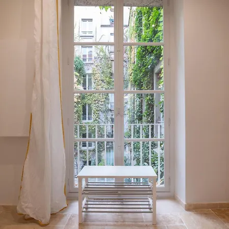 Parisian Elegance - Refined 1bd In Le Marais Apartment