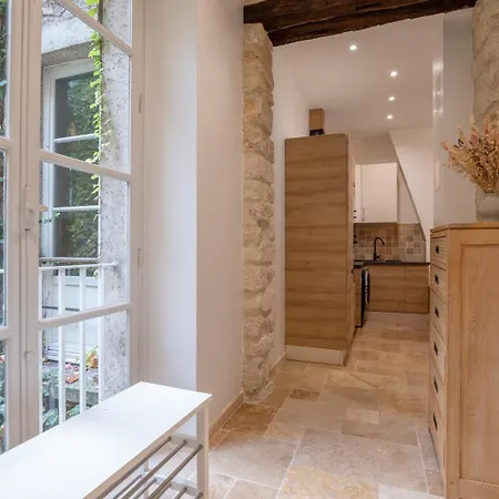 Apartment Parisian Elegance - Refined 1bd In Le Marais *